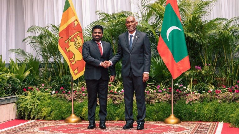 ލަންކާގެ ރައީސާއި ރައީސް މުއިއްޒު: --- ފޮޓޯ/ ރައީސް އޮފީސް