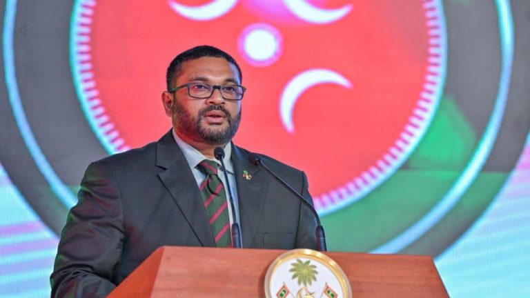 ޑިފެންސް މިނިސްޓަރު ގައްސާން ވާހަކަދައްކަވަނީ --- ފޮޓޯ: ރައީސް އޮފީސް