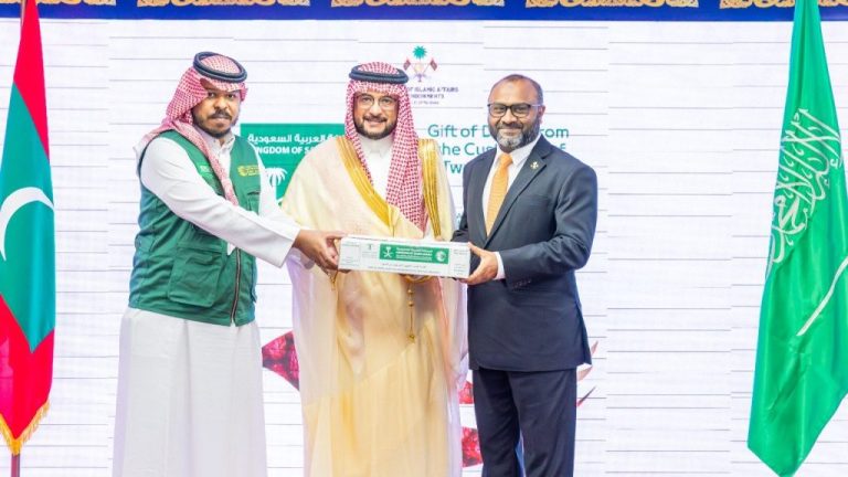 ސައުދީން ރާއްޖެއަށް 50 ޓަނުގެ ކަދުރު ހަދިޔާކޮށްފި