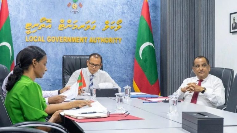 އަލަށް އިންތިހާބުވި ކައުންސިލަރުން ހުވާކުރުން މޭ 17 ވަނަ ދުވަހު އަލަށް އިންތިޚާބުވި ކައުންސިލަރުން ހުވާކުރާނީ އަންނަ މަހުގެ 17ގައި ކަމަށް ލޯކަލް ގަވަމަންޓް އޮތޯރިޓީ (އެލްޖީއޭ)އިން މިއަދު ބުނެފިއެވެ.