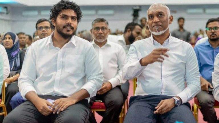 ރައީސް މުއިއްޒު އާއި އަޒާން