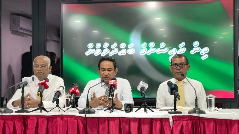 ކުރީގެ ތިން ރައީސުން ބޭއްވި ނޫސްވެރިންގެ ބައްދަލުވުން-.