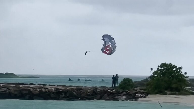 މާފުށީގައި ފެރަސެއިލިން ވައިކުޑައެއް ފަޅައިގެންގޮސް ނުރައްކާތެރި ހާދިސާއެއް ހިނގައިފި