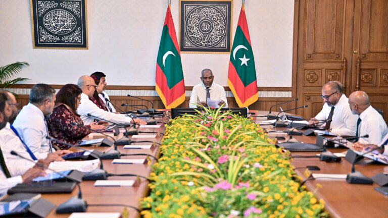 ޤައުމީ ޓީމުތަކުގައި ބައިވެރިވެވޭނީ ދުންފަތުގެ އިސްތިއުމާލު ނުކުރާ އެތުލީޓުންނަށް ހެދުމަށް ވަޒީރުންގެ މަޖިލީހުން ނިންމައިފި ވަޒީރުންގެ މަޖިލީހުގެ ބައްދަލުވުމުގެ ތެރެއިން - ފޮޓޯ: ރައީސް އޮފީސް