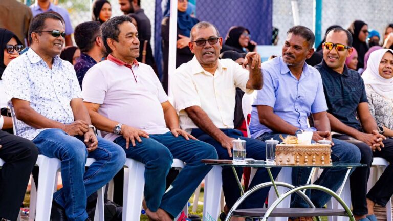 ތިނަދޫ އާބާދީ 60 އަހަރާ ގުޅުވައިގެން ބޭއްވި ހަރަކާތްތަކުގެ ތެރެއިން ކުރީގެ ރައީސް ނަޝީދާއި ކުރީގެ ރައީސް ޔާމީން