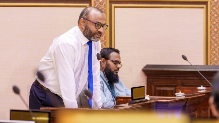 ހައްޖު ކިޔޫ ދިގުވުމަކީ ތަބީއީ ކަމެއް، އިންތިޒާމުތައް މިހާރު އޮތީ ވަރަށް ރަނގަޅަށް: މިނިސްޓަރު ޝަހީމް ކެންދޫ ދާއިރާގެ މެންބަރު މަޢުރޫފް ޛާކިރު، މިނިސްޓަރ އޮފް އިސްލާމިކް އެފެއާޒް އެންޑް އެންޑައުމަންޓްސް ޑޮކްޓަރ މުޙައްމަދު ޝަހީމް ޢަލީ ސަޢީދު އާ ސުވާލުކުރެއްވުން