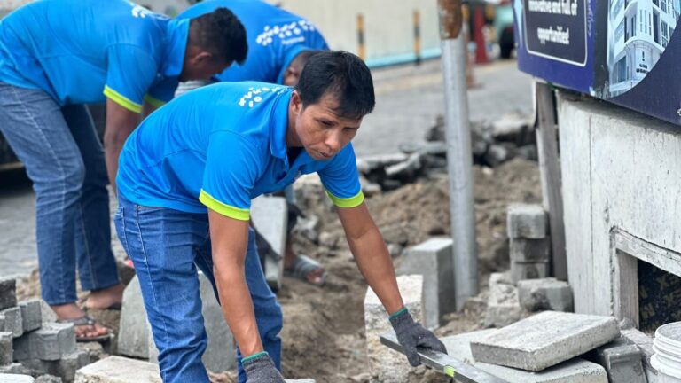 ޖުލައި މަހު މާލޭގެ 18 ސަރަހައްދެއްގެ މަގު ސިޓީ ކައުންސިލުން މަރާމާތުކޮށްފި ( އައިމިނާރަނި ހިނގުން) ބޮޑުތަކުރުފާނު މަގު، ފަޅުމަތީމަގު ދޭތެރެ މަގު މަރާމާތު ކުރުން.