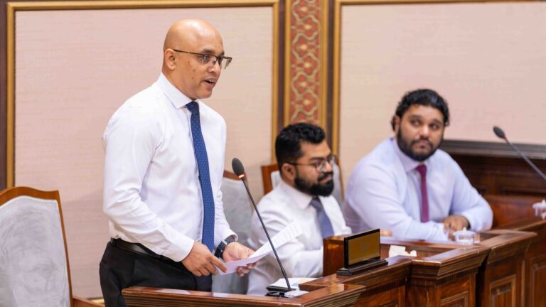 ސިޔާސީ ފިކުރަށް ބަލައިގެން އެސްއޯއީތަކުން މުވައްޒަފުން ވަކިއެއް ނުކުރާނެ: މިނިސްޓަރު ޒަރީރު ގަލޮޅު އުތުރު ދާއިރާގެ މެންބަރު މުޙައްމަދު އިބްރާހީމް، މިނިސްޓަރ އޮފް ފިނޭންސް އެންޑް ޕަބްލިކް އެންޓަރޕްރައިޒަސް ހަސަން ޒަރީރު އާ ސުވާލުކުރެއްވުން