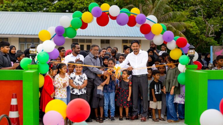 ހެނބަދޫއާއި ކެނދިކުޅުދޫގައި ތަރައްޤީކުރި ކުޑަކުދިންގެ ޕާކުތައް ރަސްމީކޮށް ހުޅުވައިފި ނ. ކެނދިކުޅުދޫގައި ތަރައްޤީކުރި ކުޑަކުދިންގެ ޕާކުގެ މަސައްކަތްތައް ނިންމައި، އެ ތަން ރަސްމީކޮށް ހުޅުވުން