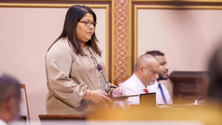 ރާއްޖޭގައި މަސައްކަތްކުރާ ޑޮކްޓަރުންގެ 60 އިންސައްތައަކީ ބިދޭސީން: ގީލާ ހެލްތު މިނިސްޓަރު ގީލާ އަލީ