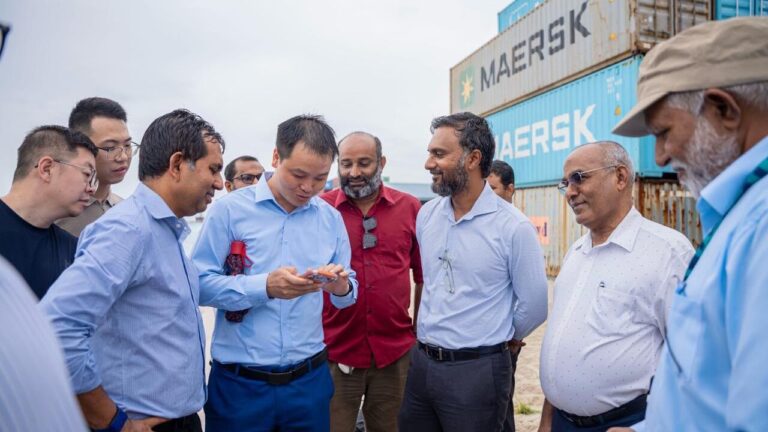 މާލޭ ވިޔަފާރި ބަނދަރުގެ ބައެއް ހިދުމަތްތައް އޮކްޓޫބަރުގައި ތިލަފުއްޓަށް ބަދަލުކުރަނީ އިކޮނޮމިކް މިނިސްޓަރު ސައީދާއި ވިޔަފާރިވެރިން ތިލަފުށި ވިޔަފާރި ބަނދަރު ސަރަހައްދުގައ