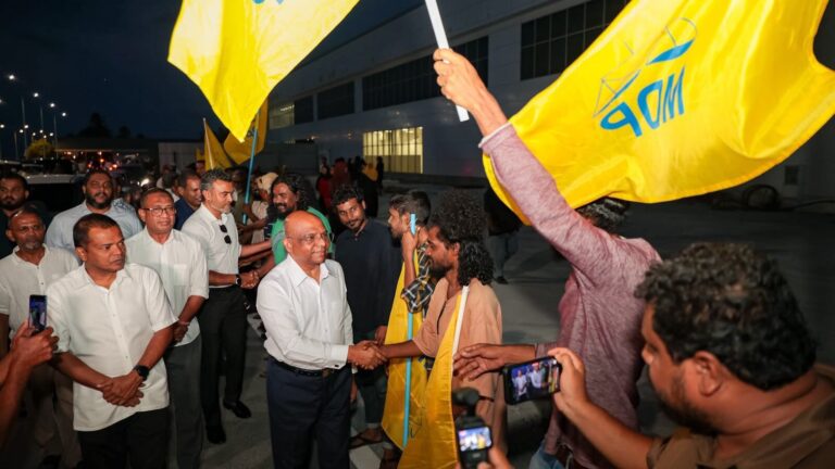 އަބްދުالله ޝާހިދު އަށް އައްޑޫއިން މަރުހަބާ ކިޔުން