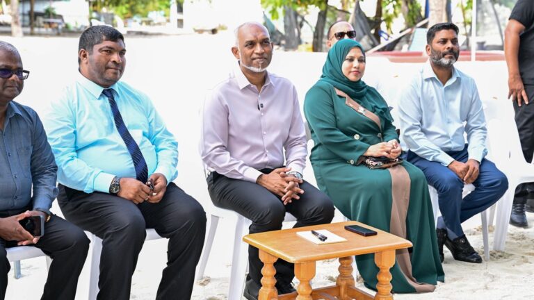 އުތީމުގެ ތަރައްޤީއަށް ހުރި ހުރަސްތައް ނައްތާލައި، އެކަންކަމަށް އަވަސް ހައްލު ހޯދައިދޭނަން: ރައީސް ރައީސް މުއިއްޒު އުތީމު ރައްޔިތުންނާ ބައްދަލުކުރެއްވުން