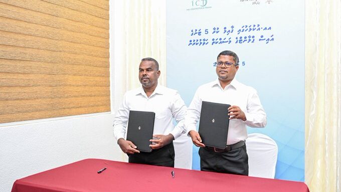 އއ. އުކުޅަހުގައި 5 ޓަނުގެ އައިސްޕްލާންޓެއް ގާއިމުކުރުމުގެ އެއްބަސްވުމުގައި ސޮއިކޮށްފި