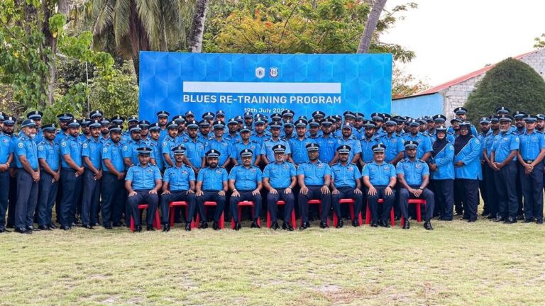 ބްލޫސް ރީޓްރެއިނިންގ ޕްރޮގްރާމްގެ 4 ވަނަ ބުރު ނިންމައި ދަސްވެނިވުން ބާއްވައިފި