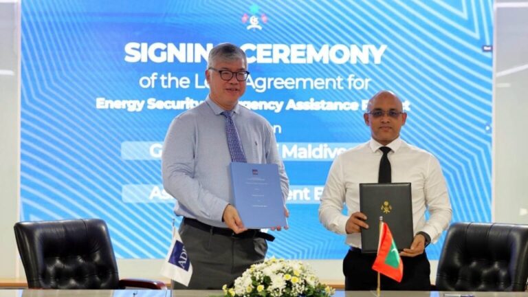ކަރަންޓާއި ފެނުގެ ހިދުމަތް މެދުނުކެނޑި ފޯރުކޮށްދިނުމަށް އޭޑީބީން 50 މިލިއަން ޑޮލަރުގެ ލޯނެއް ދީފި