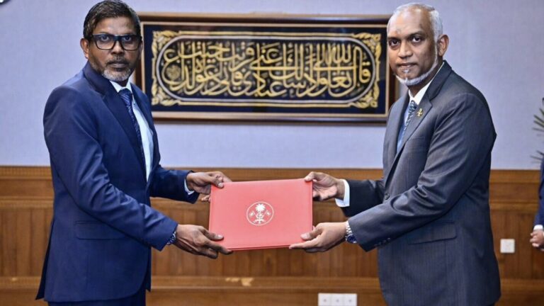 ވަޒީފާއާ ބެހޭ ޓްރައިބިއުނަލްގެ ނައިބު ރައީސްކަމަށް އަޙްމަދު މަމްދޫހް ޢައްޔަންކުރައްވައިފި ވަޒީފާއާ ބެހޭ ޓްރައިބިއުނަލްގެ ނައިބު ރައީސްކަމަށް އަޙްމަދު މަމްދޫހް ޢައްޔަންކުރެއްވުން