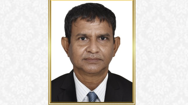 ދިވެހިބަހާއި އަދަބިއްޔާތުގެ ދާއިރާއިން ޝަރަފުވެރިކަމުގެ ޤައުމީ އިނާމު އަލްފާޟިލް މުޙައްމަދު ޢާމިރު އަޙްމަދަށް