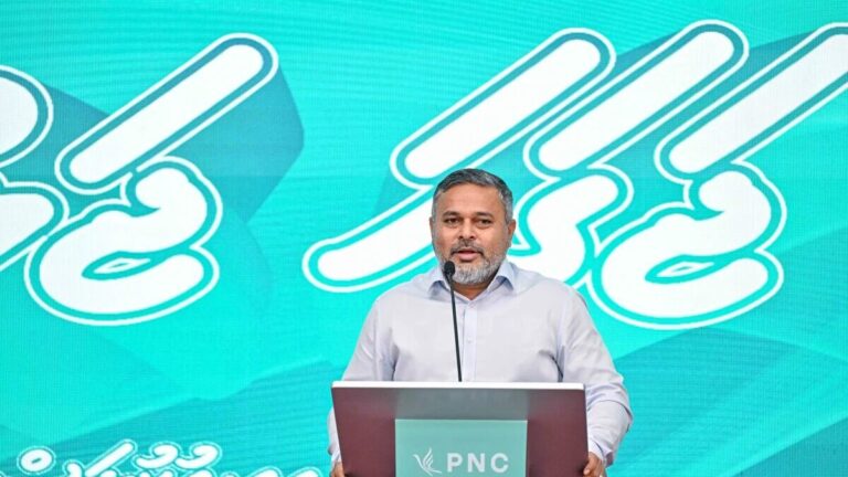 އެމްޑީޕީގެ ސަރުކާރުން އިގްތިސާދާއި ކުނި މެނޭޖުކުރުމުގައި ފެއިލްވެފައިވާކަމަށް ވިދާޅުވެ، މިނިސްޓަރު ޝިޔާމްގެ ވަރުގަދަ ރައްދެއް!