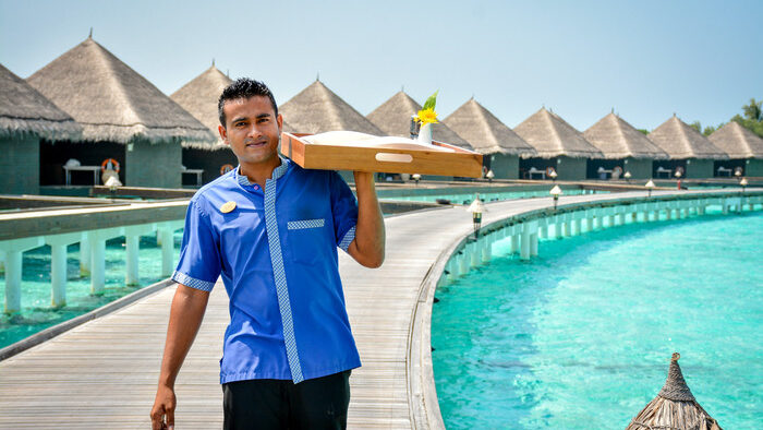 ޑޮލަރުން މުސާރައާއި ސާވިސް ޗާޖު ނުދޭން އަންގާތީ ރިސޯޓު މުވައްޒަފުން ދެކޮޅަށް ޕެޓިޝަނެއްގައި ސޮއިކުރަން ފަށައިފި ރިސޯޓު މުވައްޒަފެއް