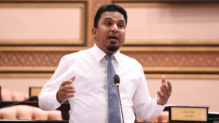 ބޭރުގެ ކޮންޓްރެކްޓަރުންގެ ވިތުހޯލްޑިން ޓެކްސް %10 އަށް ބޮޑުކުރަން ހުށަހަޅައިފި މަތިވެރި ދާއިރާގެ މެންބަރު ހަސަން ޒަރީރު