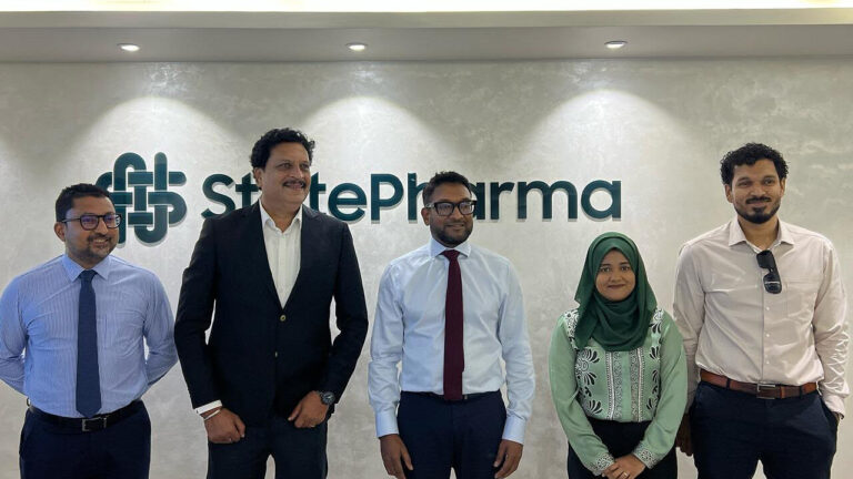 ރާއްޖެއަށް ވެކްސިނާއި އަސާސީ ބޭސް ހޯދުމަށް ސްޓޭޓް ފާމާއިން ސީރަމް އިންސްޓިޓިއުޓާއެކު މަޝްވަރާކޮށްފި ރާއްޖެއަށް ވެކްސިނާއި އަސާސީ ބޭސް ހޯދުމަށް ސްޓޭޓް ފާމާއިން ސީރަމް އިންސްޓިޓިއުޓާއެކު މަޝްވަރާކުރުން
