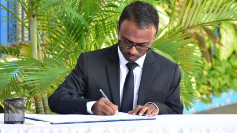 ސިވިލް ކޯޓުގެ ގާޒީ އިހްސާން ދެ މަސް ދުވަހަށް ސަސްޕެންޑްކޮށްފި ސިވިލް ކޯޓުގެ ގާޒީ އިހްސާން